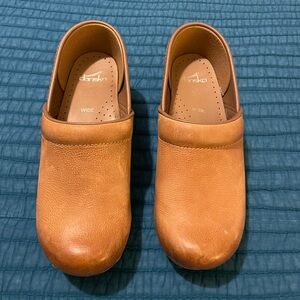 EUC Dansko professional 39 wide honey